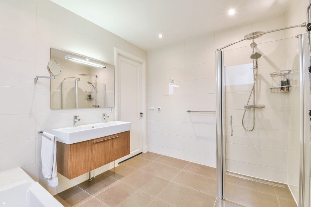 Jak skutecznie ogrzać dużą łazienkę